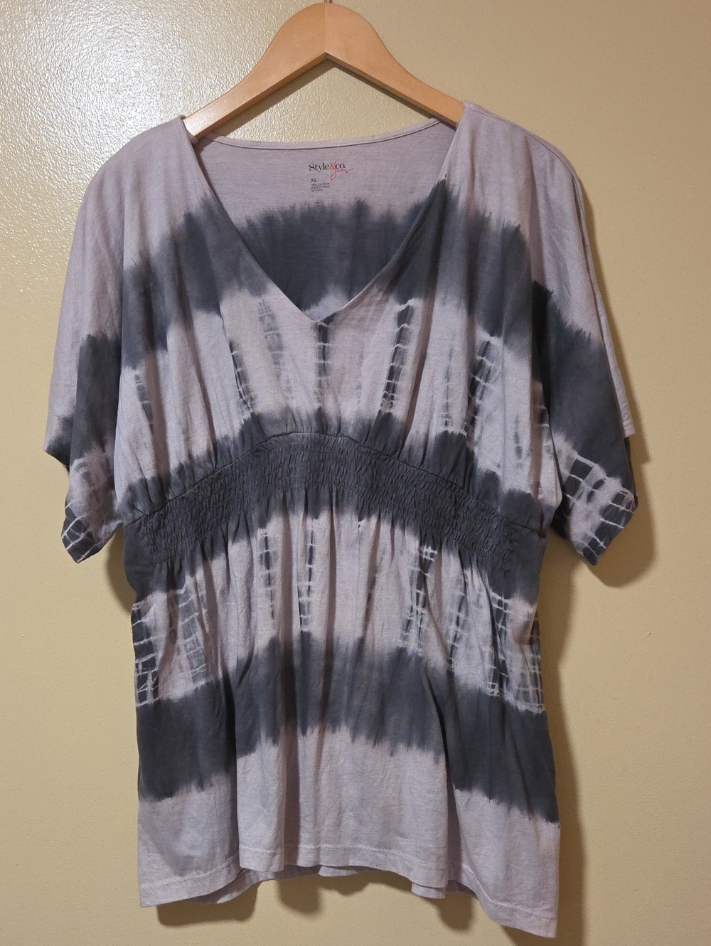 Style & Co. Women's Gray Tie-Dye V-Neck Smocked Top